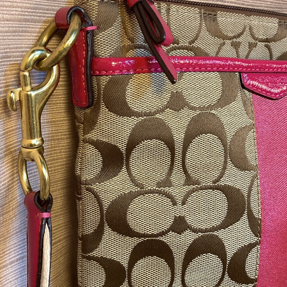 Coach monogrammed crossbody adjustable strap bag - Picture 3 of 14
